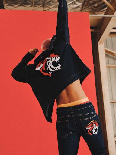 以玩味慶賀新年｜Calvin Klein虎年限定服飾包括經典牛仔褸、連帽衛衣及內衣登場
