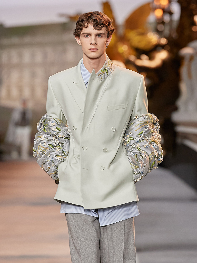 盤點Dior Men 2022冬季男裝系列7大看點丨首次與B1irkenstock合作、以男裝Bar Jacket向品牌歷史致敬