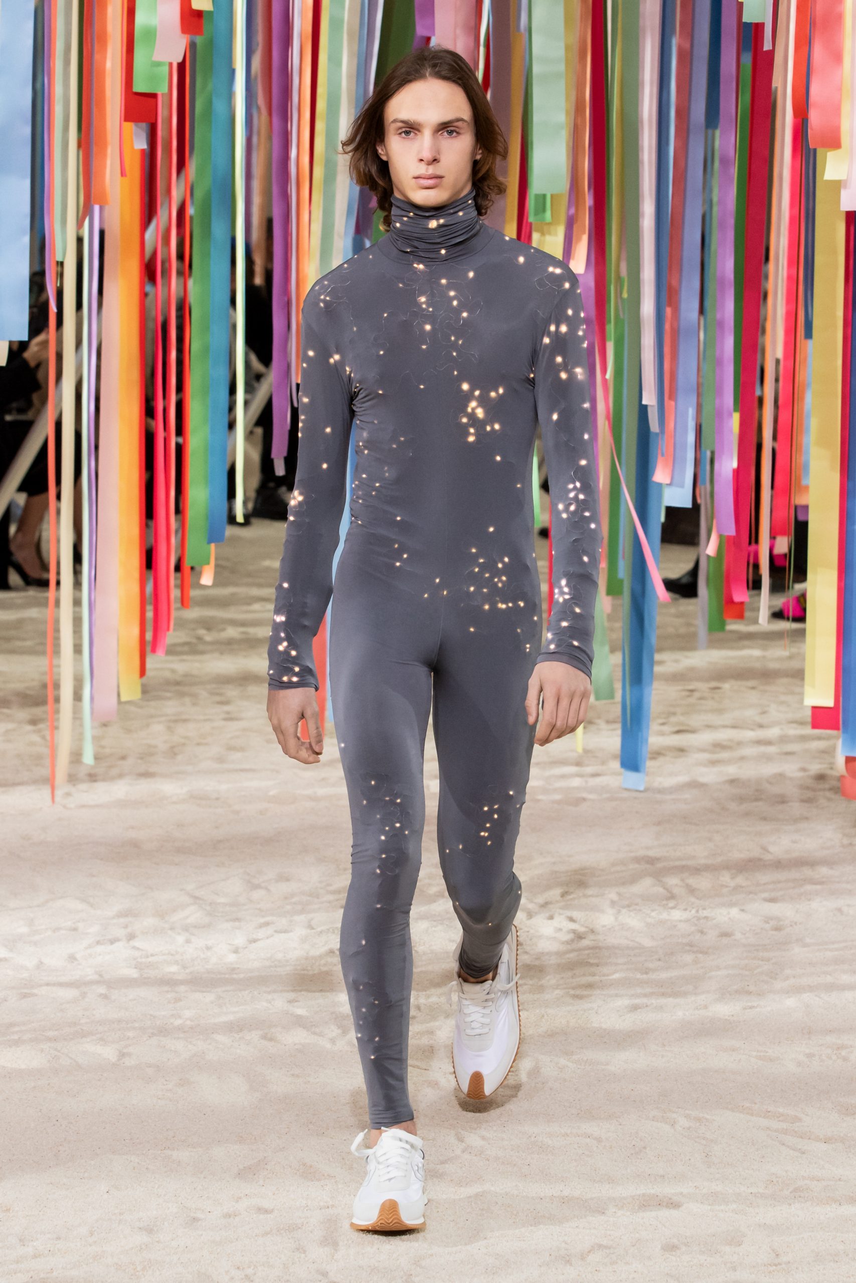 Loewe、Paul Smith及Kenzo 2022 秋冬男裝系列亮點逐一看|用繽紛印花、燈飾演繹來年冬日男裝