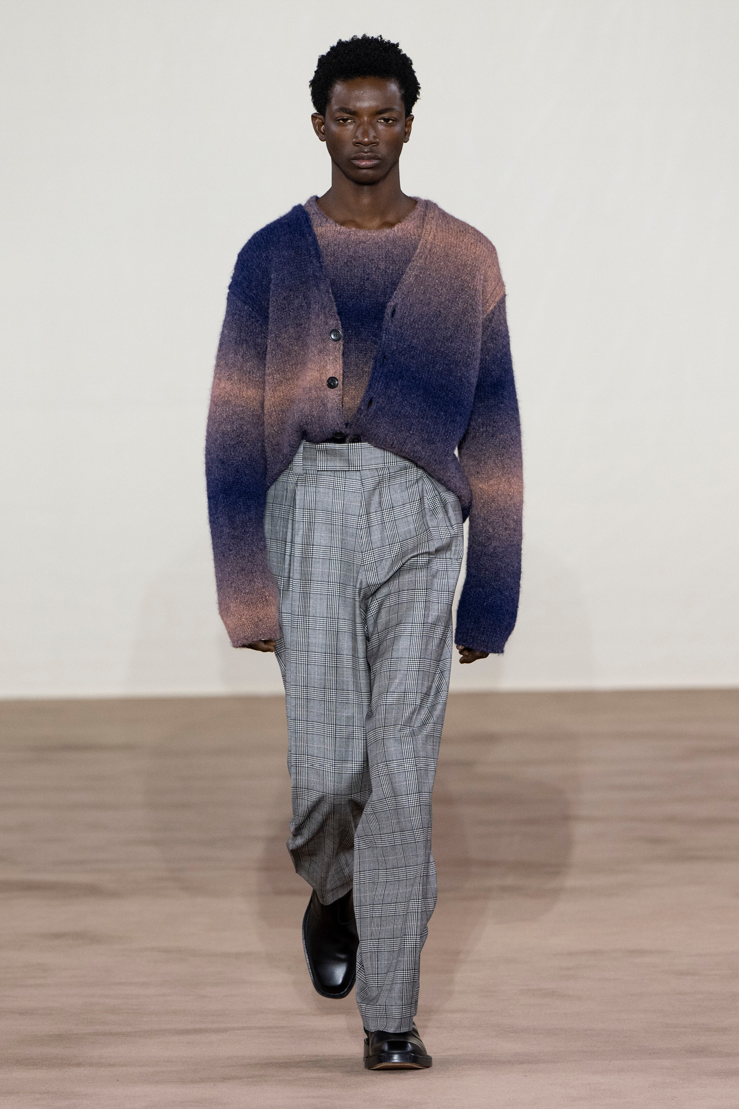 Loewe、Paul Smith及Kenzo 2022 秋冬男裝系列亮點逐一看|用繽紛印花、燈飾演繹來年冬日男裝