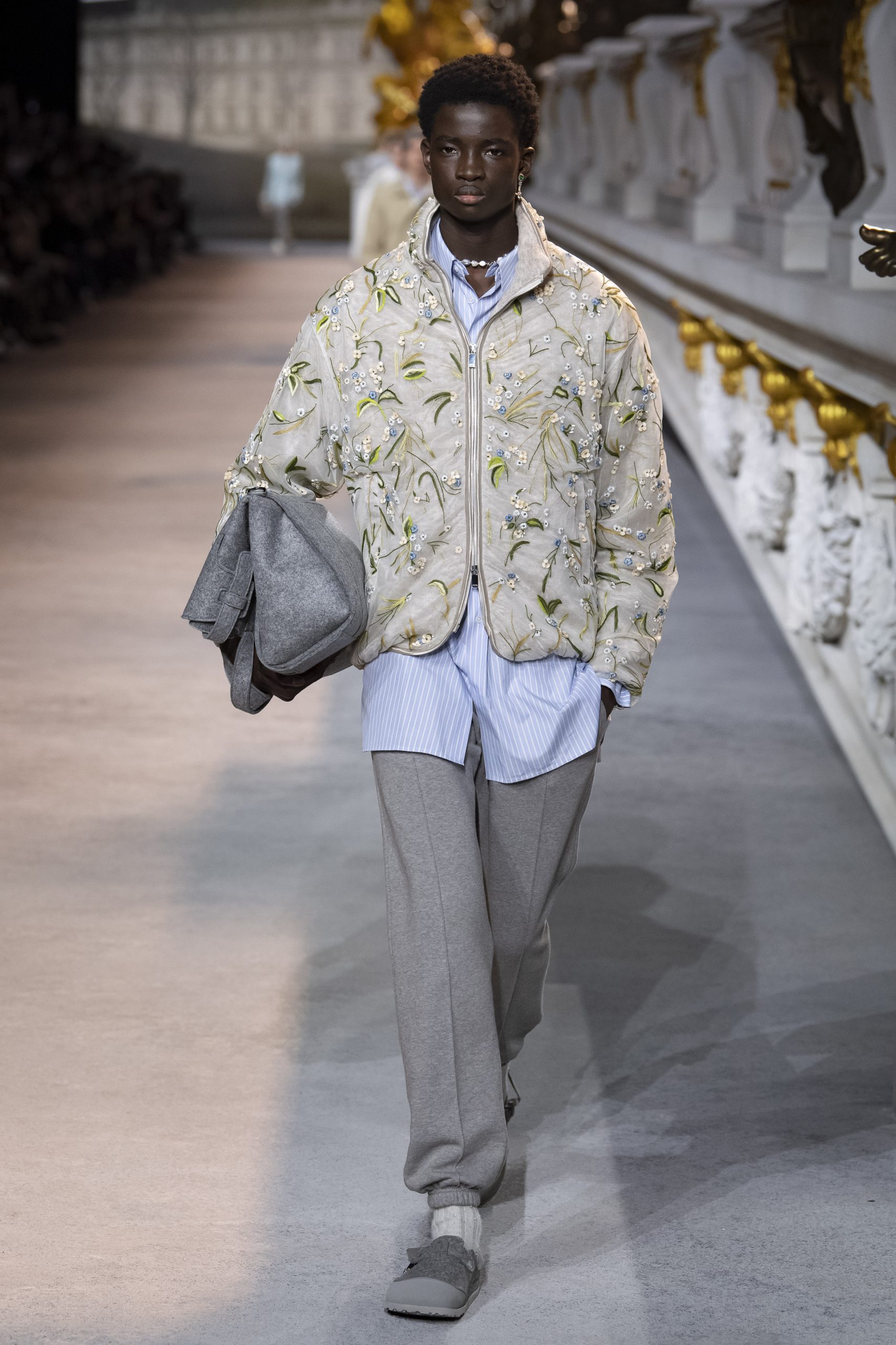 盤點Dior Men 2022冬季男裝系列7大看點丨首次與Birkenstock合作、以男裝Bar Jacket向品牌歷史致敬