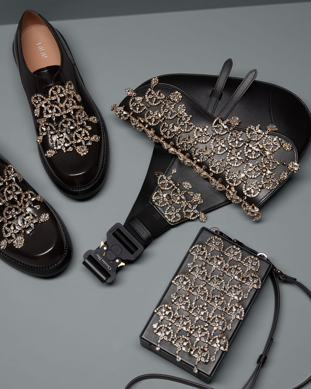 盤點Dior Men 2022冬季男裝系列7大看點丨首次與Birkenstock合作、以男裝Bar Jacket向品牌歷史致敬