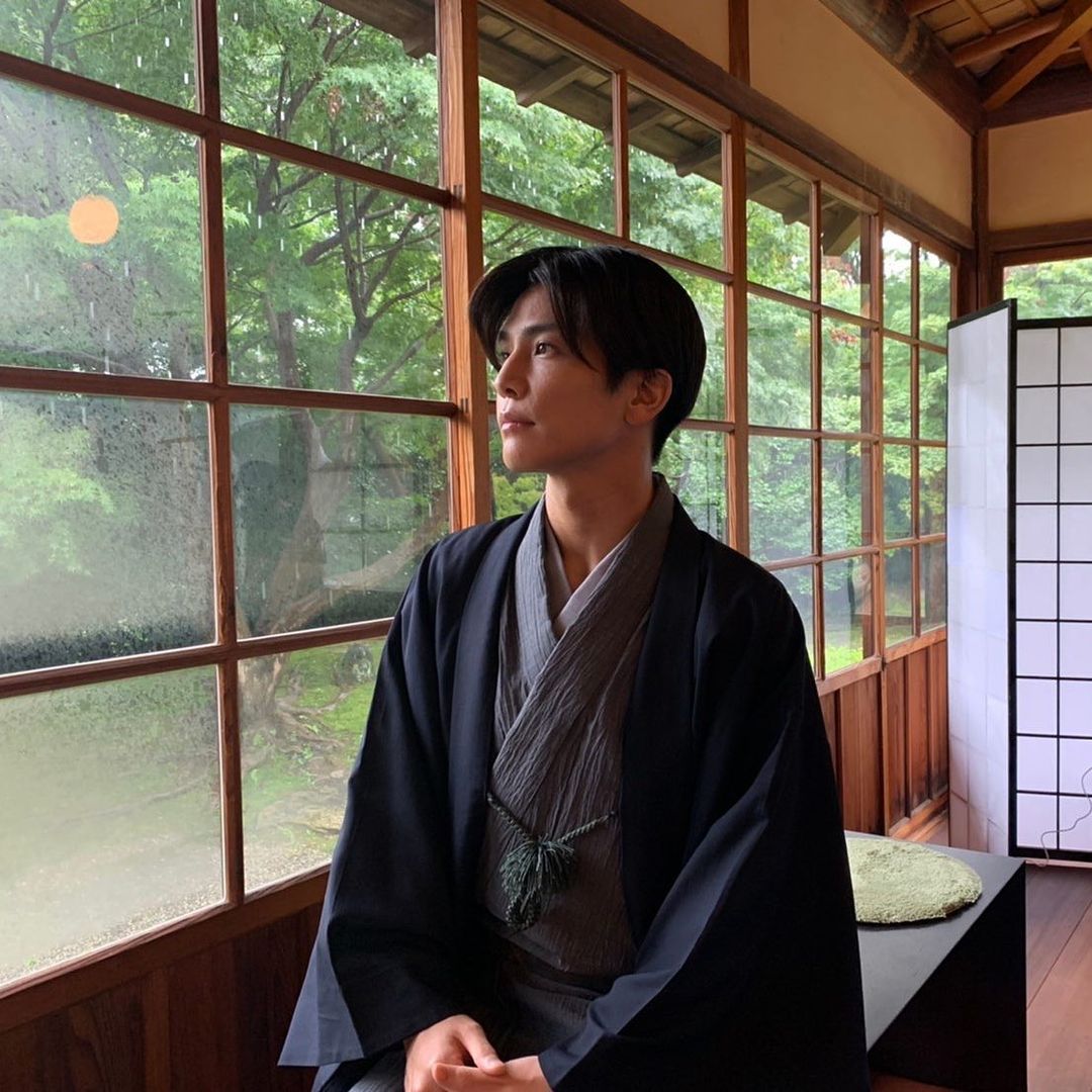 於Netflix日劇《金魚妻》中超大尺度演出、現實是富二代｜盤點5個岩田剛典最愛的時尚單品
