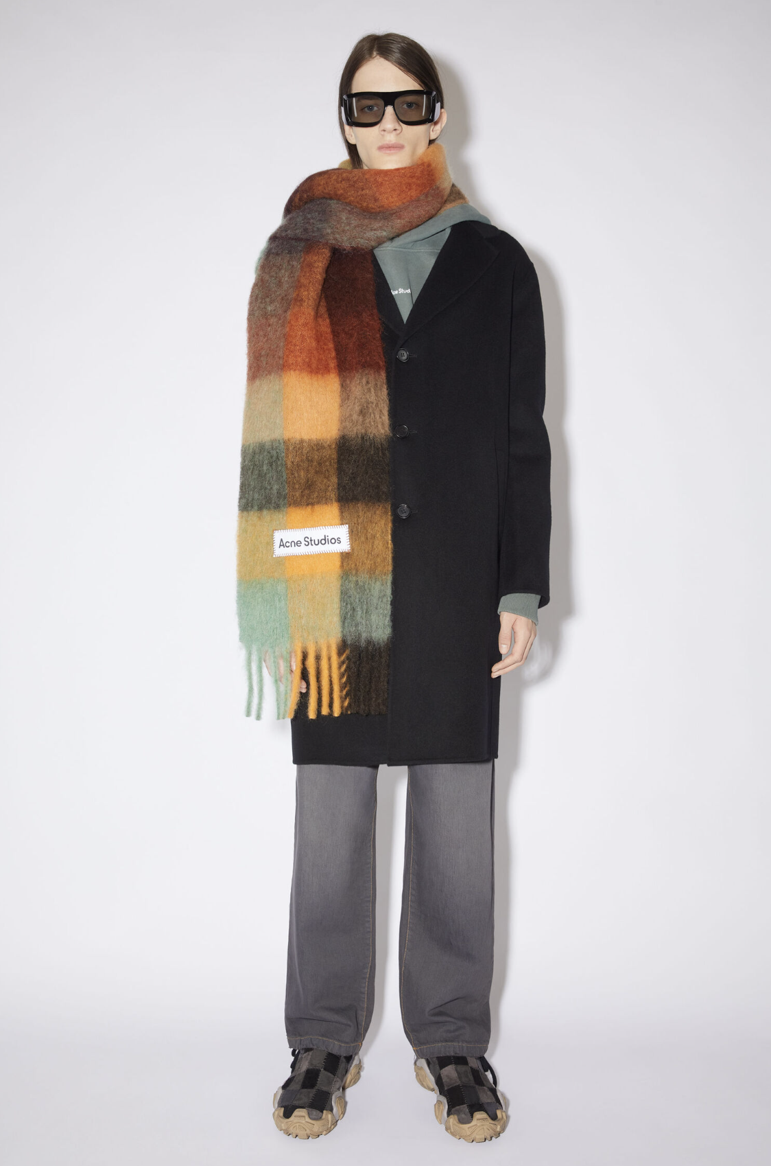 冬天必備保暖時尚圍巾｜10款Acne Studios、Balenciaga及Loewe男士名牌頸巾推薦