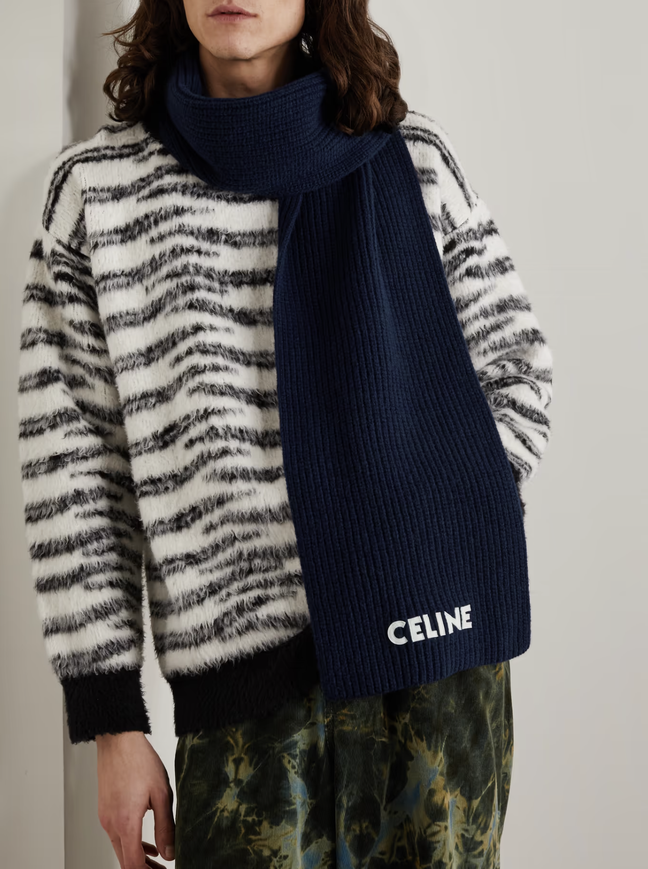 冬天必備保暖時尚圍巾｜10款Acne Studios、Balenciaga及Loewe男士名牌頸巾推薦
