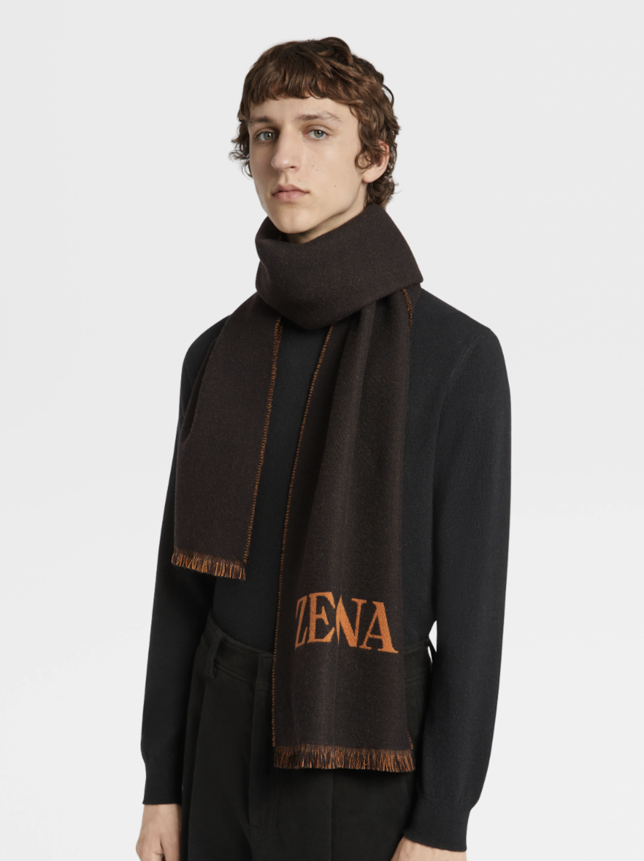 冬天必備保暖時尚圍巾｜10款Acne Studios、Balenciaga及Loewe男士名牌頸巾推薦