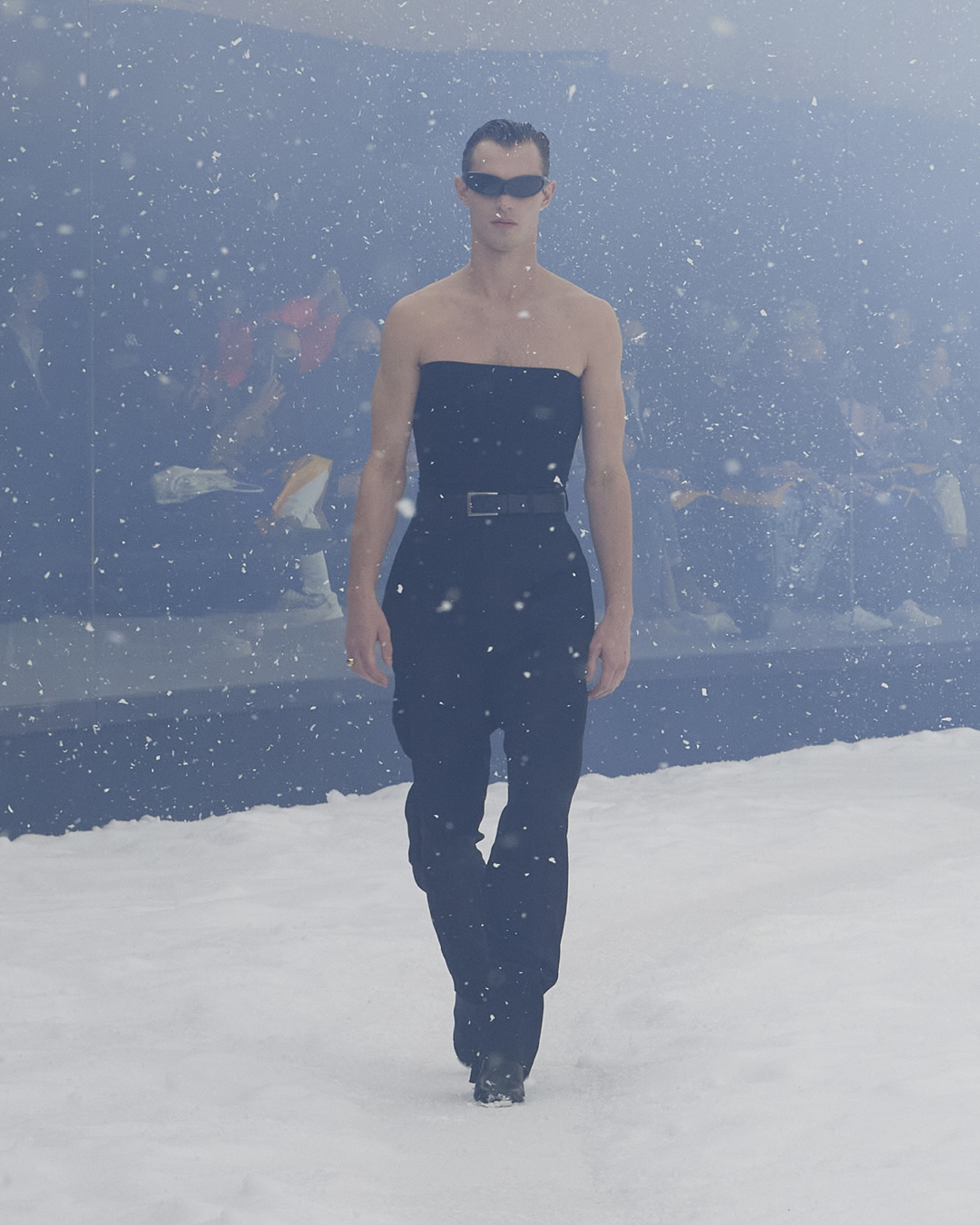Demna Gvasalia以反戰宣言聲援烏克蘭難民丨細數Balenciaga 2022冬季360°系列8大亮點