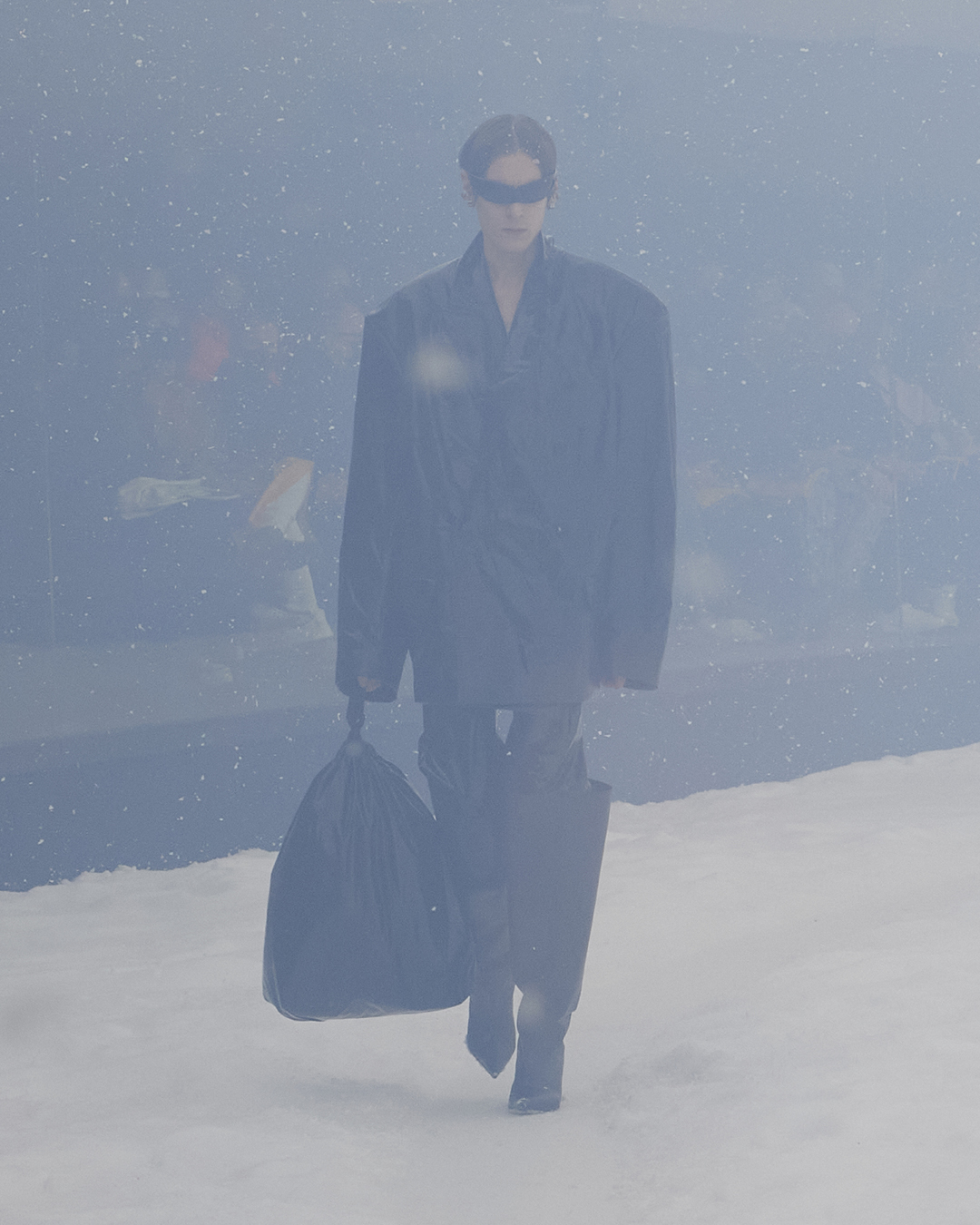 Demna Gvasalia以反戰宣言聲援烏克蘭難民丨細數Balenciaga 2022冬季360°系列8大亮點