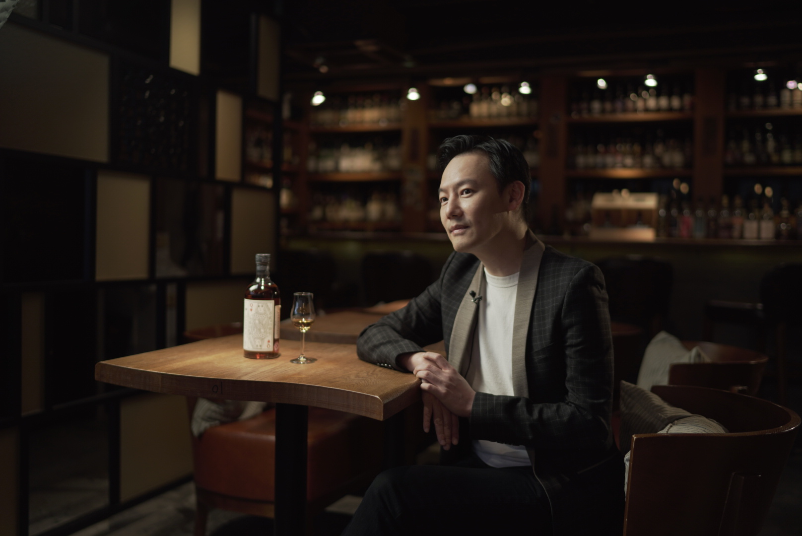 香港創作威士忌酒標｜專訪Club Qing老闆Aaron Chan及畫家Katy Ku
