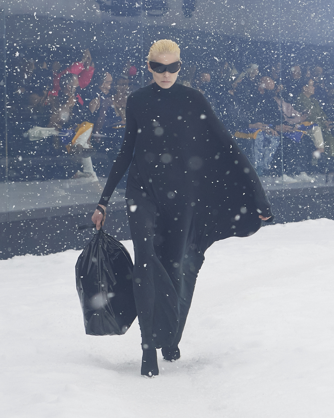Demna Gvasalia以反戰宣言聲援烏克蘭難民丨細數Balenciaga 2022冬季360°系列8大亮點