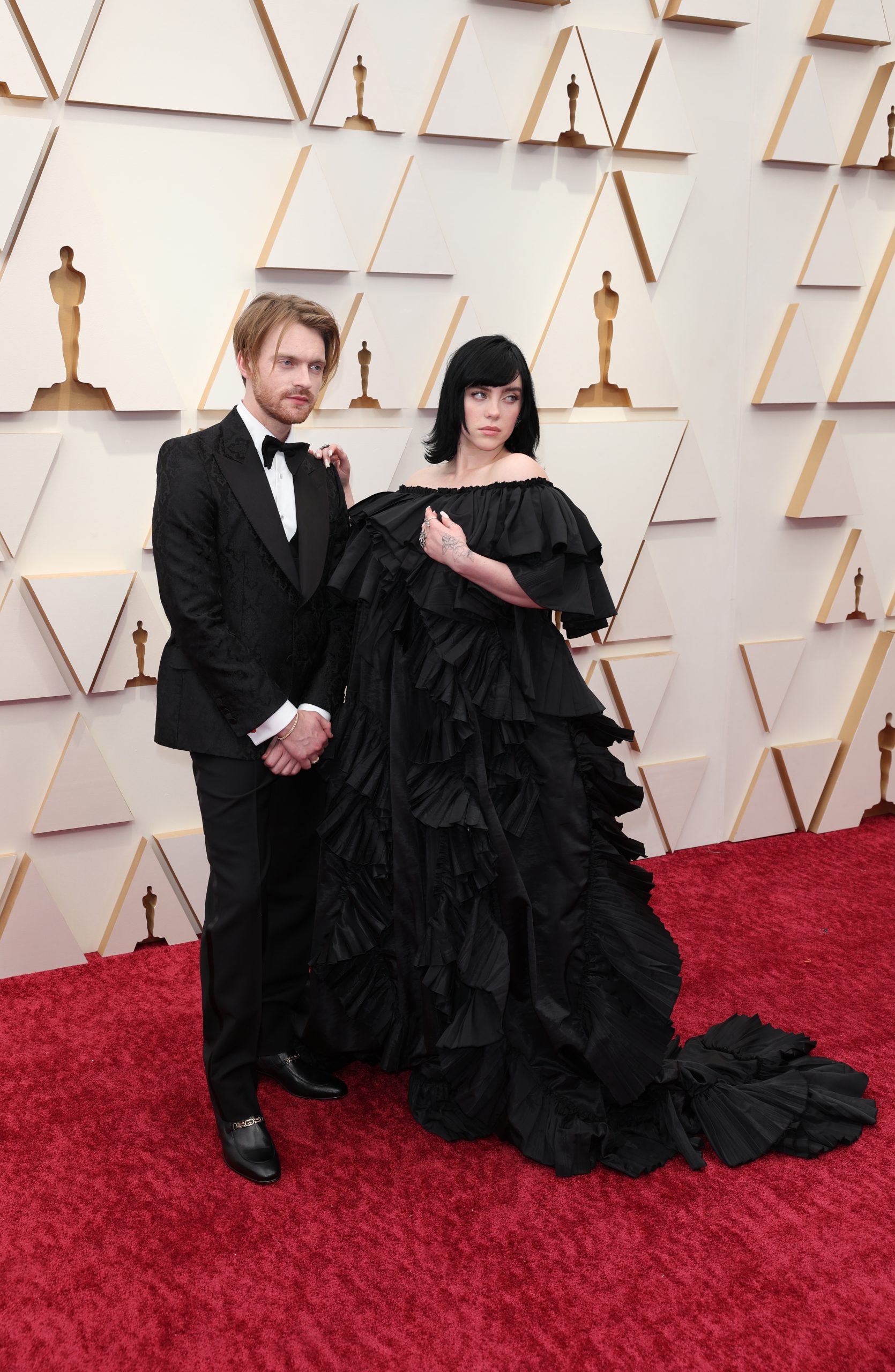 2022奧斯卡紅地毯造型盤點丨Timothée Chalamet穿女裝亮相、Zendaya一身露臍盡顯性感氣息