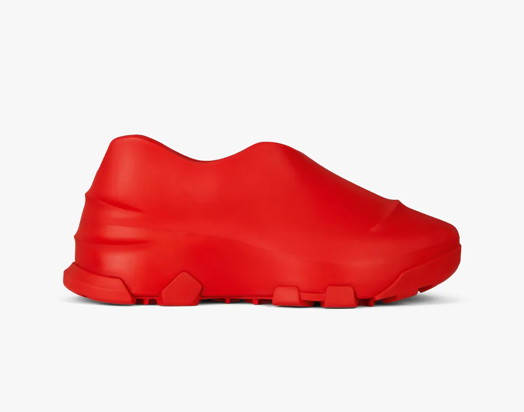 成為2022年最潮鞋款丨11款Balenciaga、Prada、YEEZY時尚橡膠鞋推介