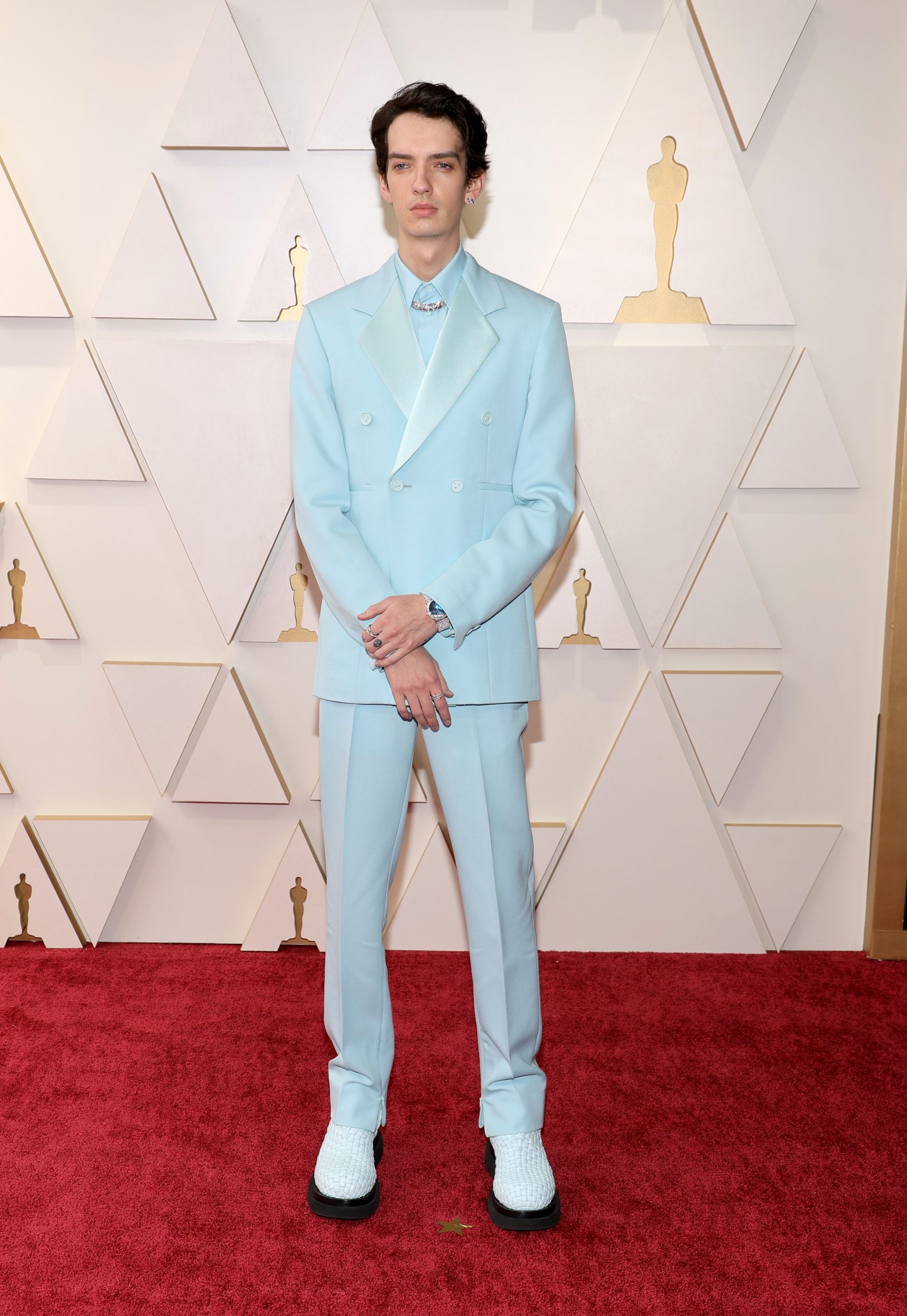2022奧斯卡紅地毯造型盤點丨Timothée Chalamet穿女裝亮相、Zendaya一身露臍盡顯性感氣息