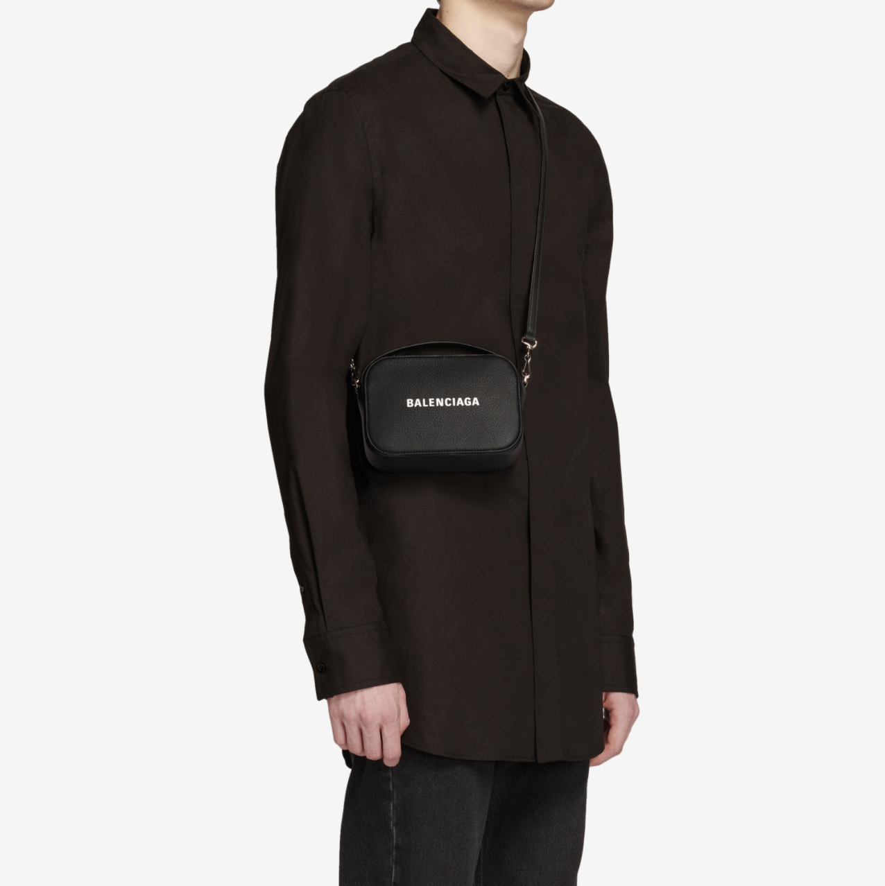 「小廢包」熱潮不減丨11款Bottega Veneta、Dior及Jacquemus男士迷你小手袋推薦