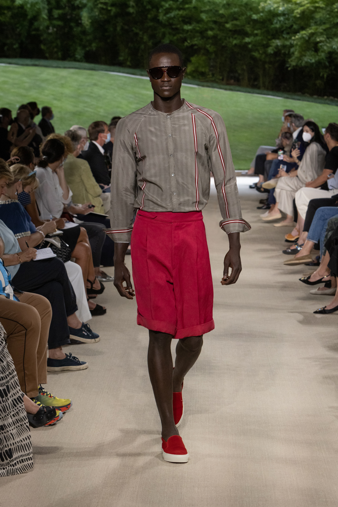 為新一季衣櫥增添時尚單品｜以Giorgio Armani 2022 春夏男裝系列襯出時尚感