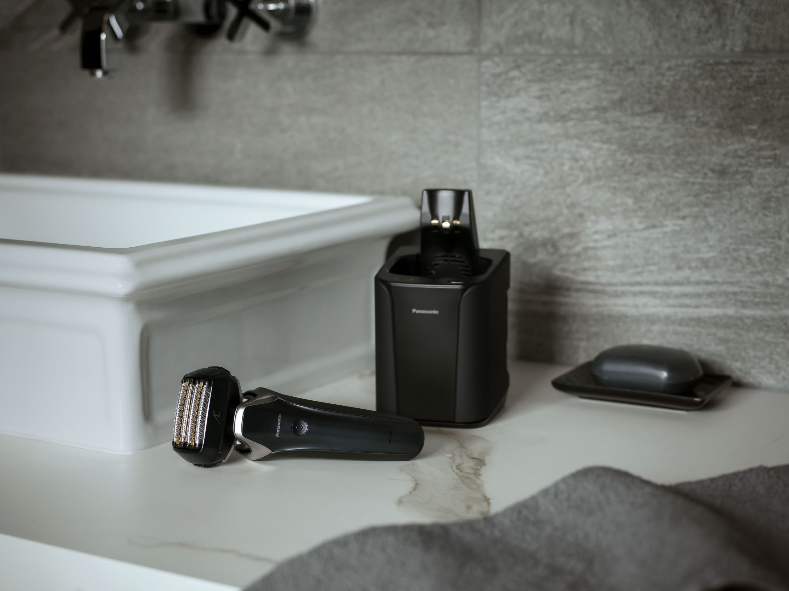 Panasonic推出全新Lamdash超高速磁力驅動電鬚刨｜全方位5D浮動6刀頭設計打造超貼面剃鬚快感