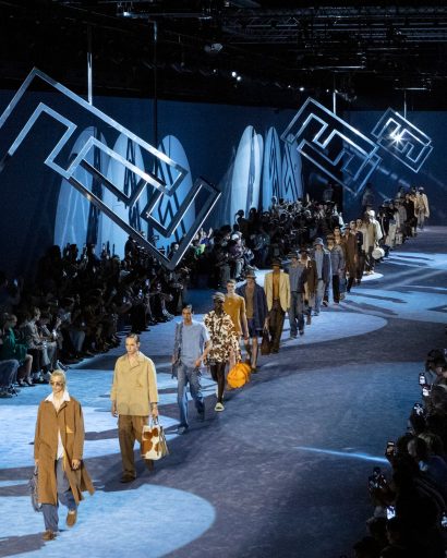 夏日波希米亞時尚、流蘇牛仔布、牛皮圖案的型格演繹丨Fendi 2023春夏系列9個必看重點