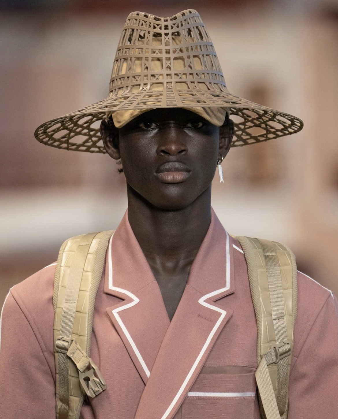 重現Christian Dior先生童年花園、Mystery Ranch聯乘系列 | Dior Men 2023春夏時裝騷7大看點一覽