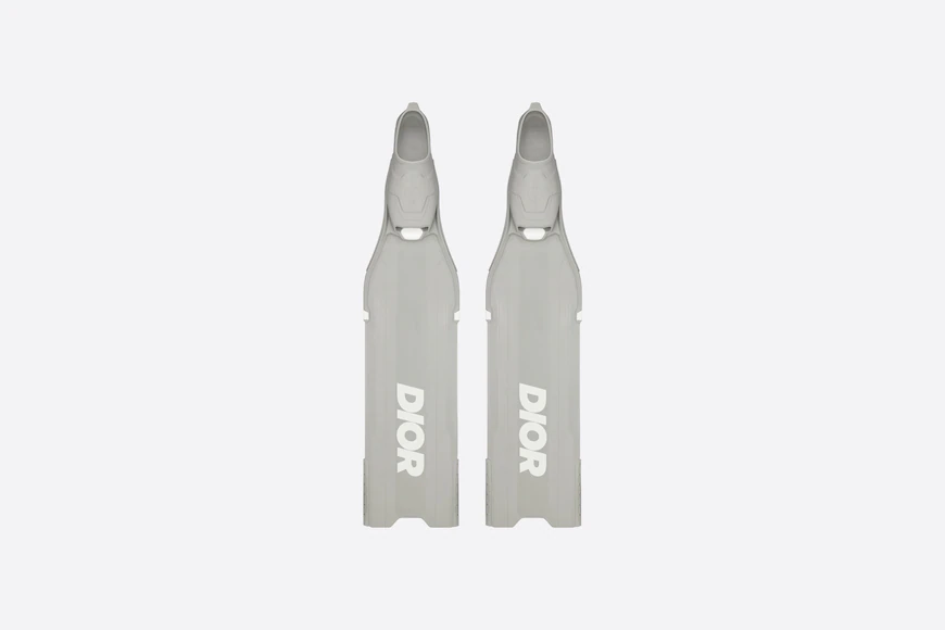 玩都要玩得奢華過人丨13件今夏必備的Dior、Louis Vuitton及Versace名牌玩樂用品推介