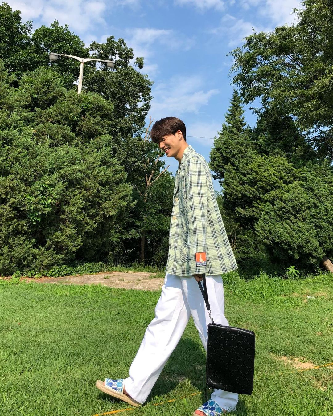格紋潮流再次席捲時尚界丨EXO Kai、車銀優及Eddie Redmayne親身示範時尚格仔造型