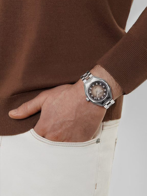 Zenith DEFY復刻版自動錶：用枕形寶石狀精鋼錶殼延續復古運動錶美感！