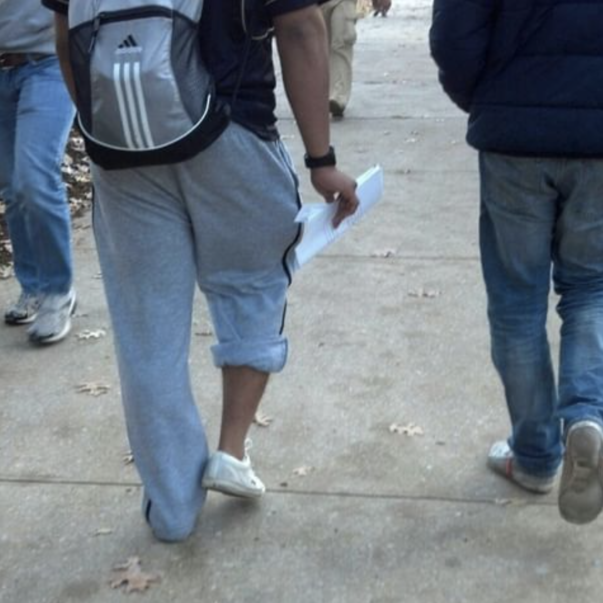 男生必學摺褲腳方法 | 解決褲腳太寬太長問題，6種正確與錯誤捲法示範
