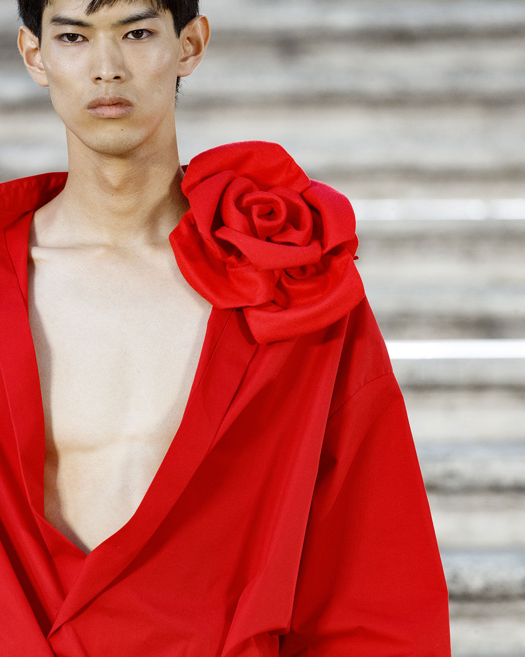 從Pantone 2023年度代表色到Valentino螢光粉紅：男裝即將掀起洋紅色熱潮