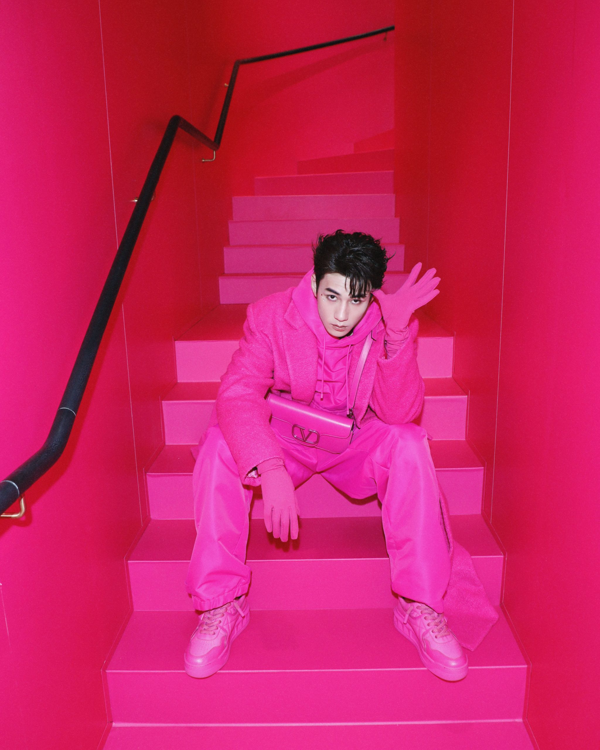 從Pantone 2023年度代表色到Valentino螢光粉紅：男裝即將掀起洋紅色熱潮
