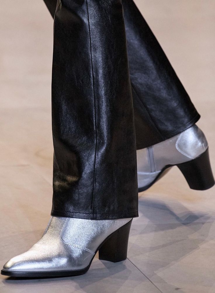 男士增高之選！Celine、Saint Laurent及Rick Owens推出高跟靴挑戰性別界線