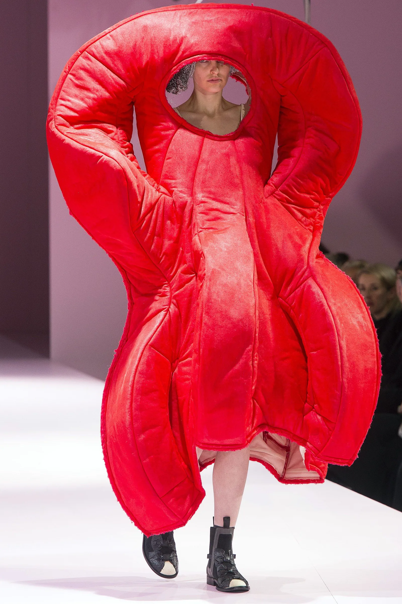 不採用先進技術就不能創新？Comme Des Garçons、Rick Owens以剪裁縫工技術就能創造出驚豔設計