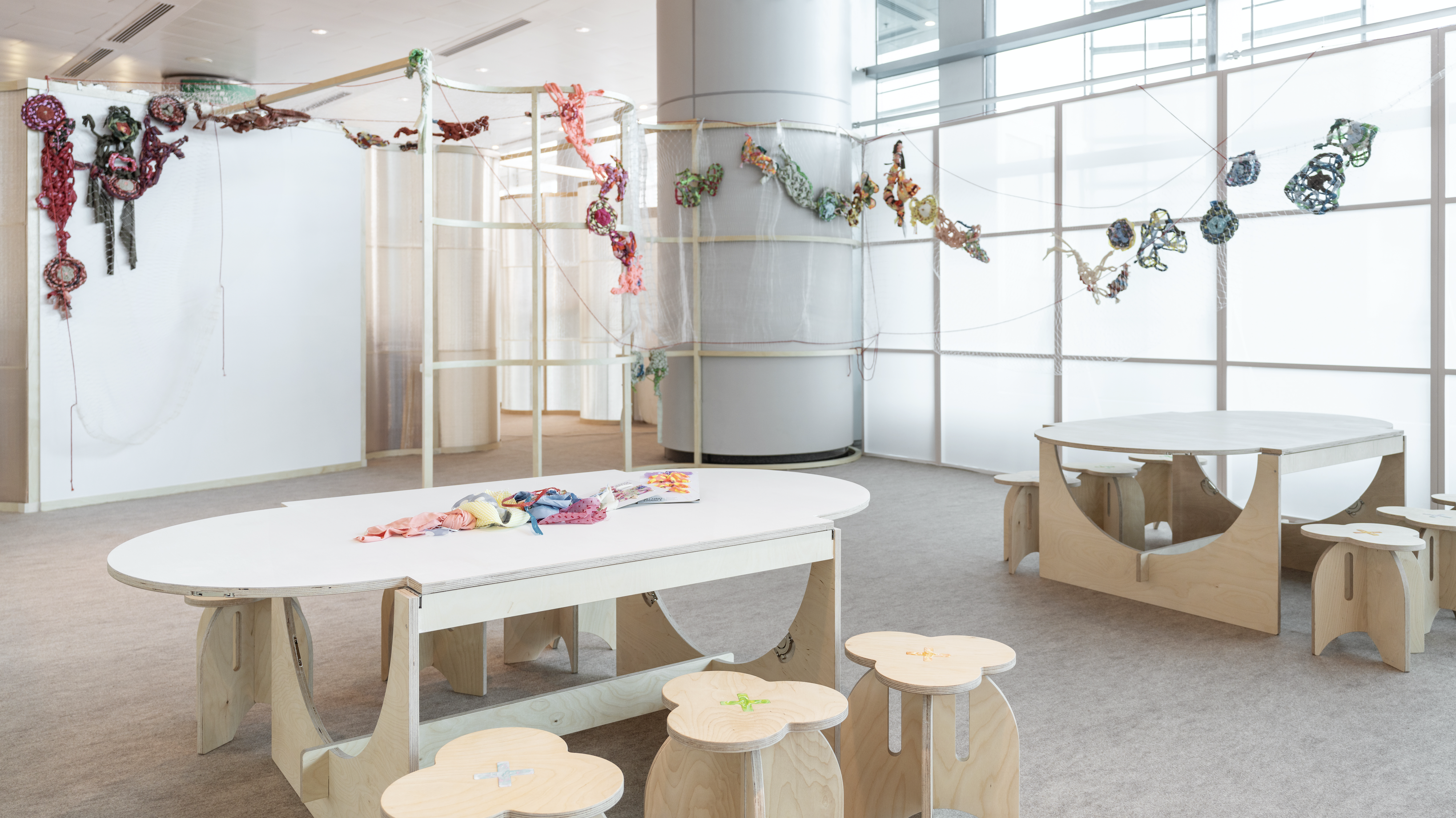 為Art Basel加入可持續發展元素丨瑞銀與香港跨領域設計工作室EDITECTURE合作打造環保家具