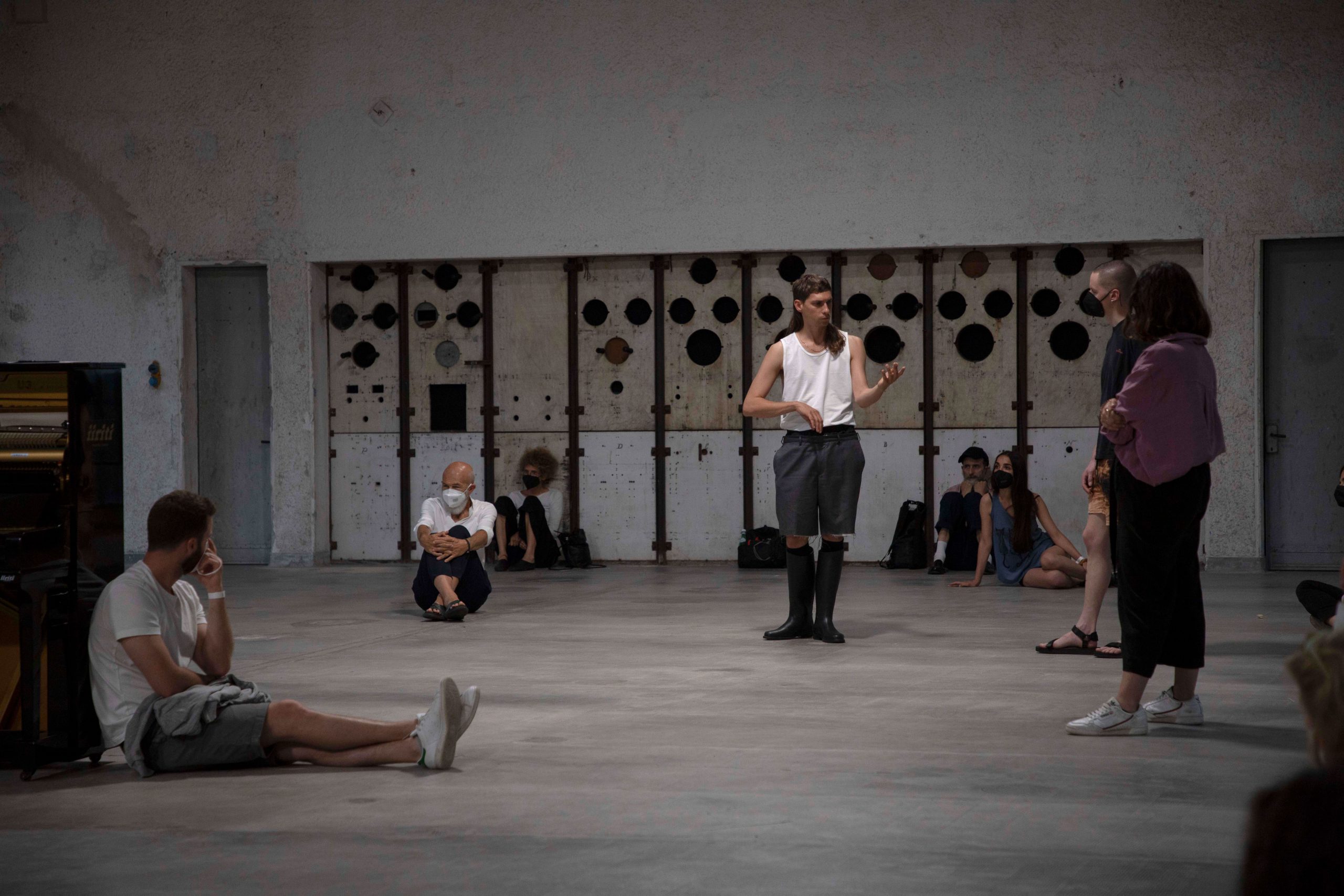 最後一支舞之後｜意大利藝術家Alessandro Sciarroni救活傳統舞蹈蹲旋波爾卡