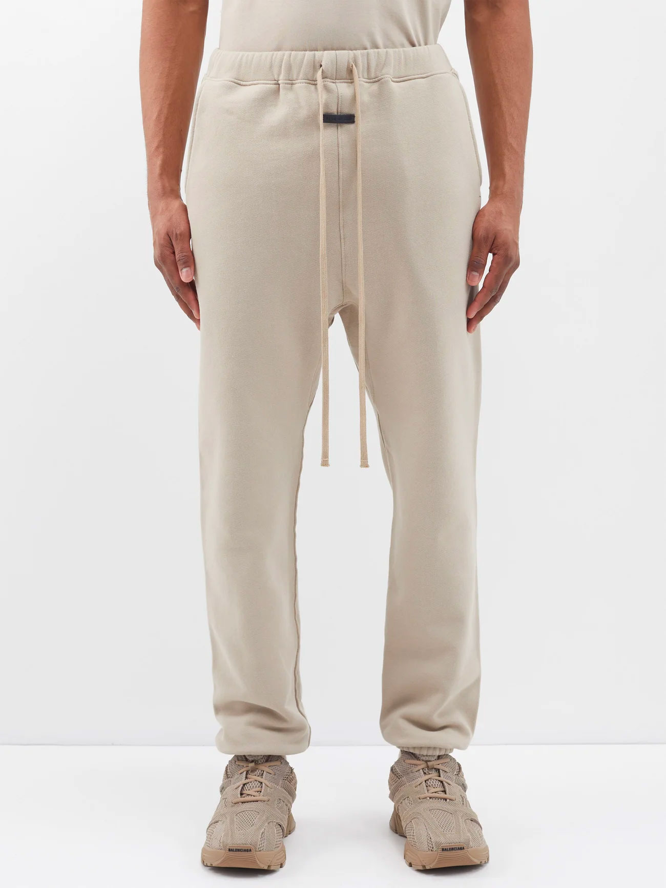 男寬鬆棉褲穿搭時尚示範，為Sweatpants平反的造型配襯及入手推介