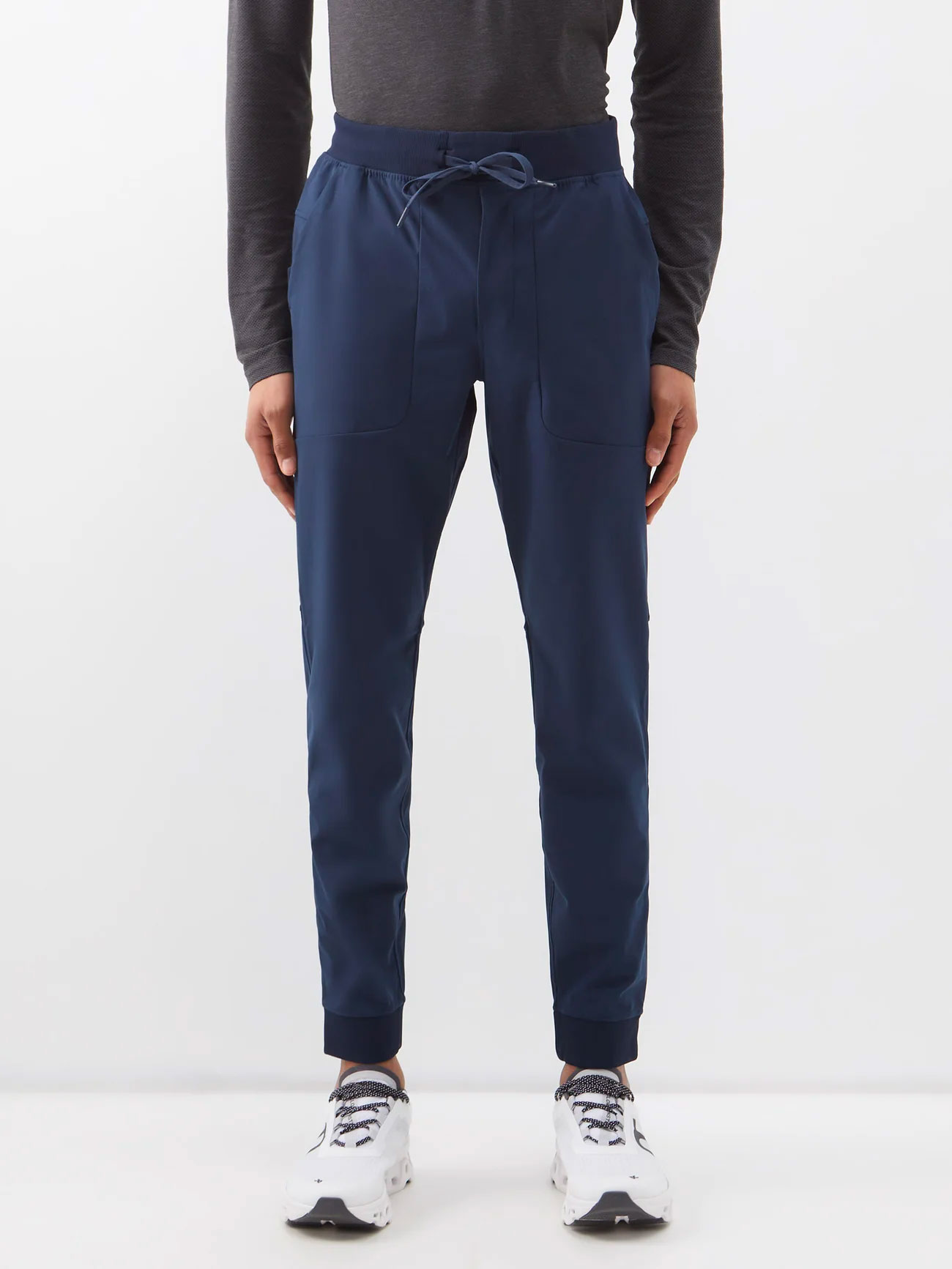 男寬鬆棉褲穿搭時尚示範，為Sweatpants平反的造型配襯及入手推介