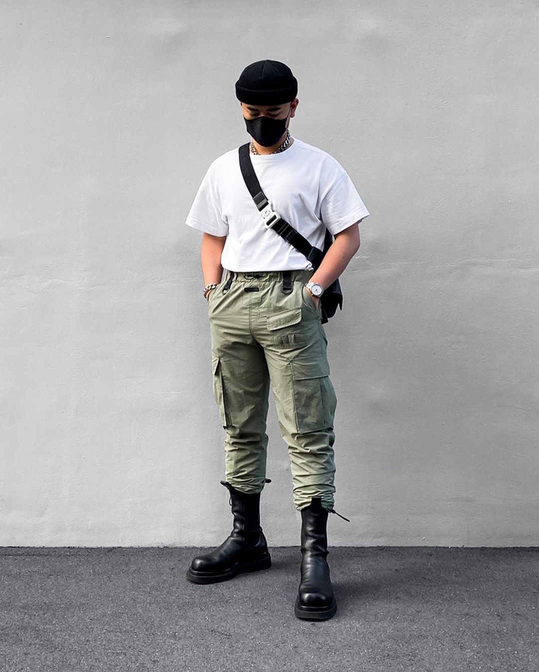 Y2K潮物工裝褲回歸，男生參考8個Cargo Pants穿搭方法示範，重拾千禧時尚潮流