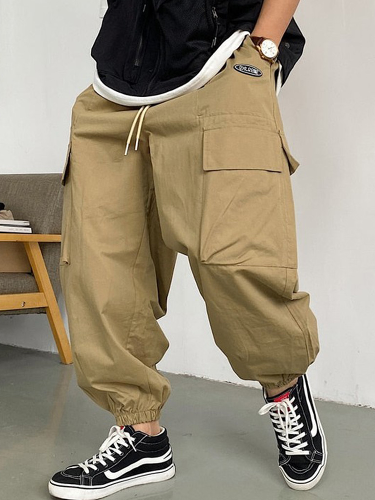 Y2K潮物工裝褲回歸，男生參考8個Cargo Pants穿搭方法示範，重拾千禧時尚潮流