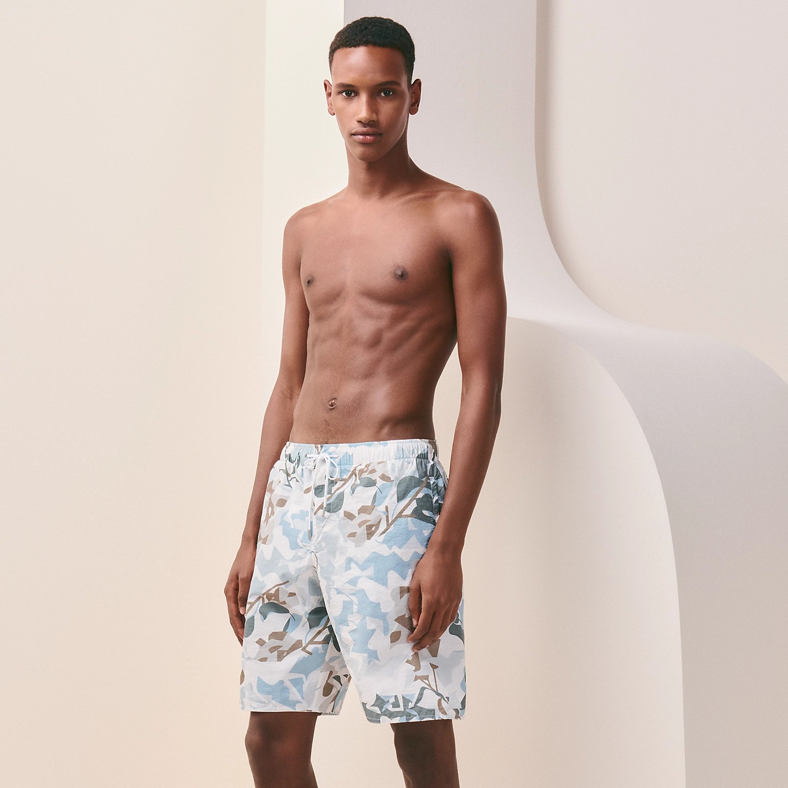 炎炎夏日男生泳褲款式丨9條必備的Loewe、Balenciaga及Louis Vuitton平腳四角泳褲推介