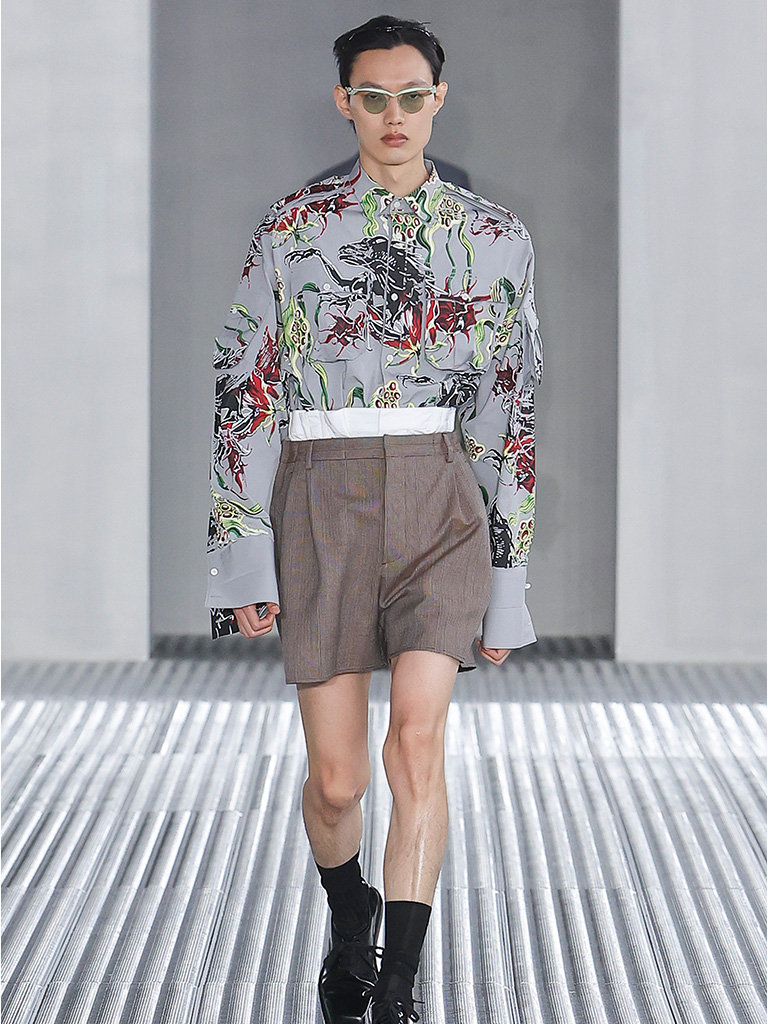 大輪廓、短褲都是關鍵字，一文看清Prada SS24男裝系列6大看點