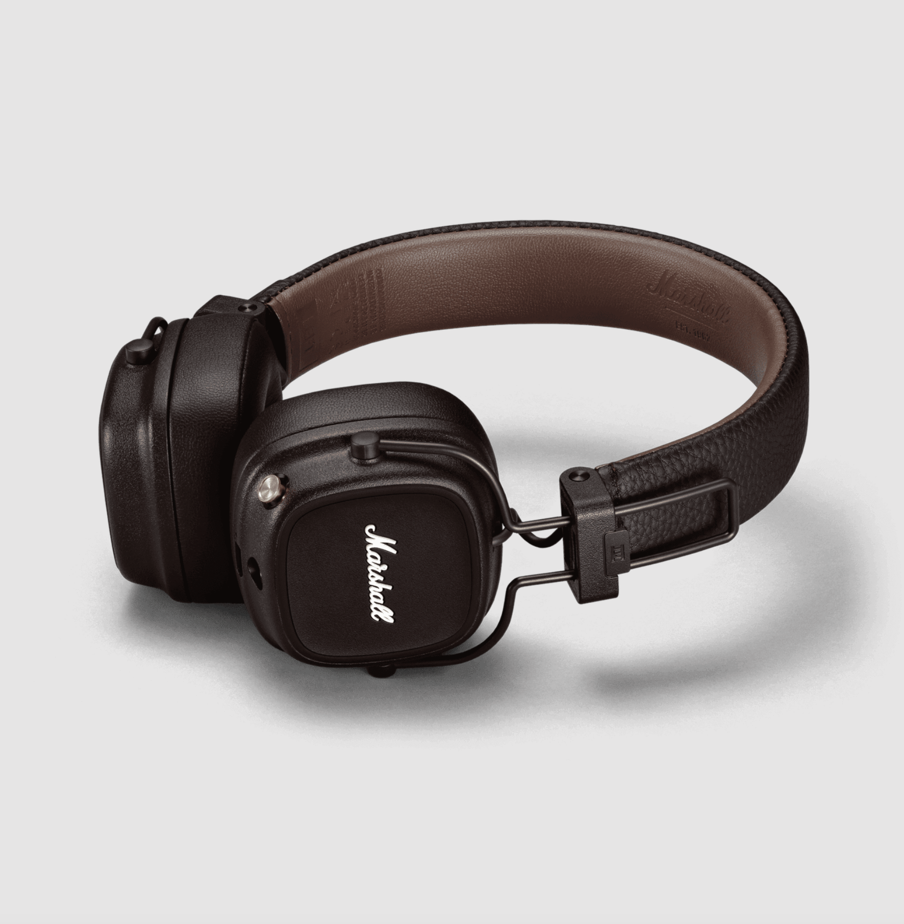 Y2K復古造型必備單品！7款AirPods Max、Marshall及Sony人氣無線頭戴式耳機推薦