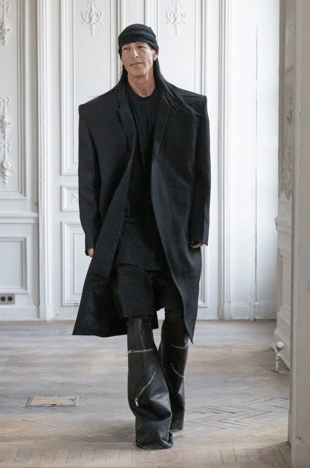 回顧2024秋冬巴黎男裝周丨一覽Rains、Loewe及Rick Owens最新時裝系列