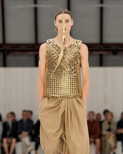 服裝結合藝術、擦出新火花！細看Loewe 2025春夏男裝系列6個精彩之處
