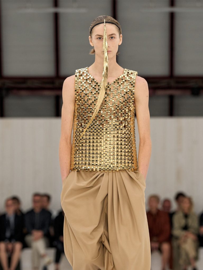 服裝結合藝術、擦出新火花!細看Loewe 2025春夏男裝系列6個精彩之處