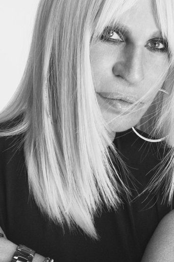Donatella Versace 辭去Versace 創意總監一職，回顧她如何主理家族品牌及成就