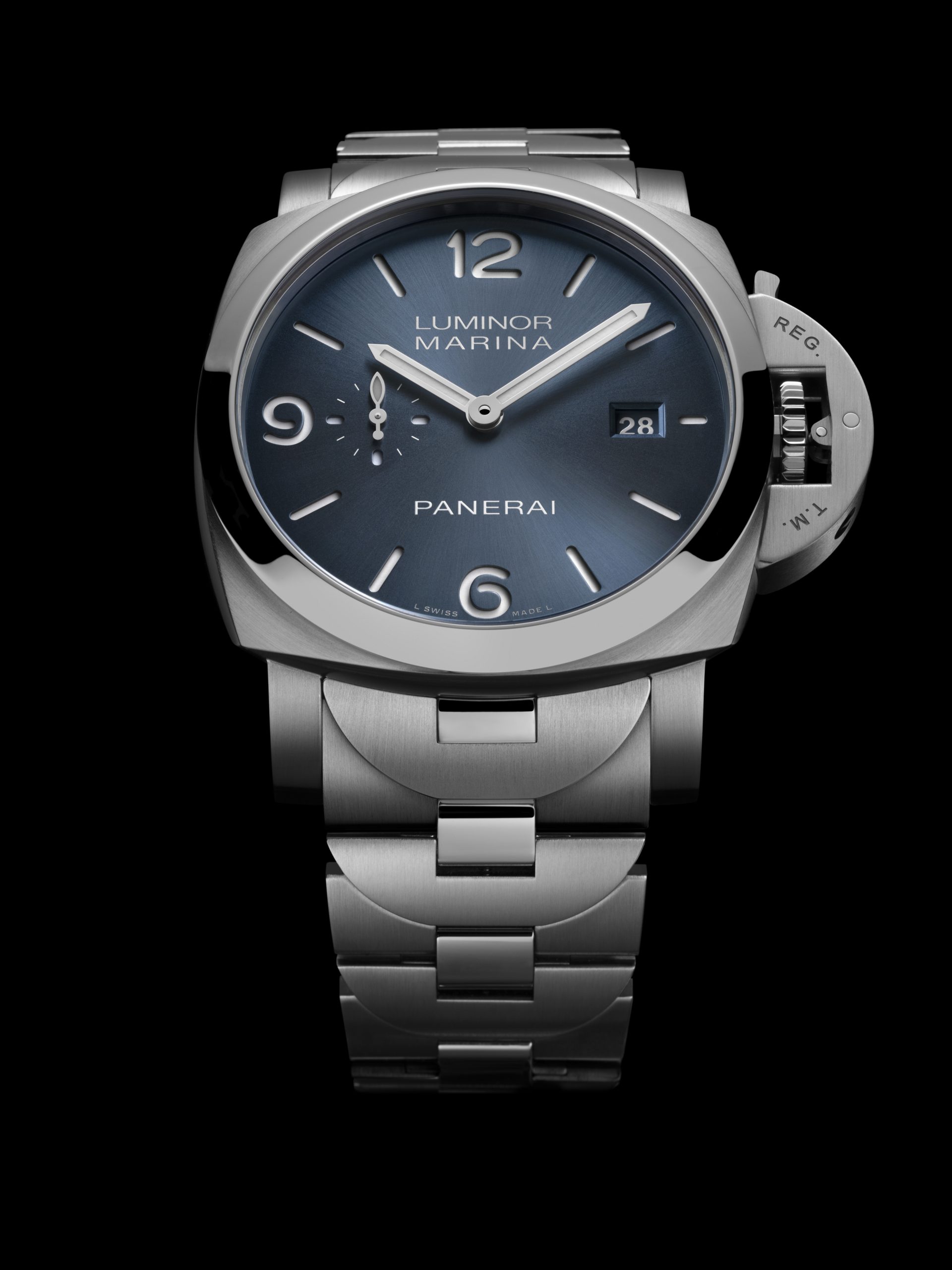 全新Panerai Luminor Marina系列腕錶就是一例,其精鋼款式整體規格和款式十分亮眼,配備經典腕錶特色,也融合現代運動腕錶型格。腕錶所採用的精鋼由AISI 316LVM-1.4441精鋼製成,經過真空電弧精煉處理(Vacuum Arc Remelting),質地強韌而能抗腐蝕。