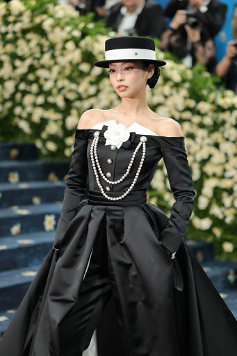 Met Gala 2025 以男裝Black Dandy為主題 | Jennie、Lisa造型極吸睛，盤點11個精彩的明星造型