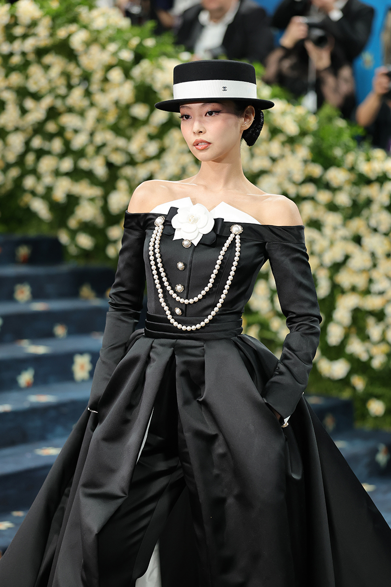 Met Gala 2025 以男裝Black Dandy為主題 | Jennie、Lisa造型極吸睛，盤點11個精彩的明星造型