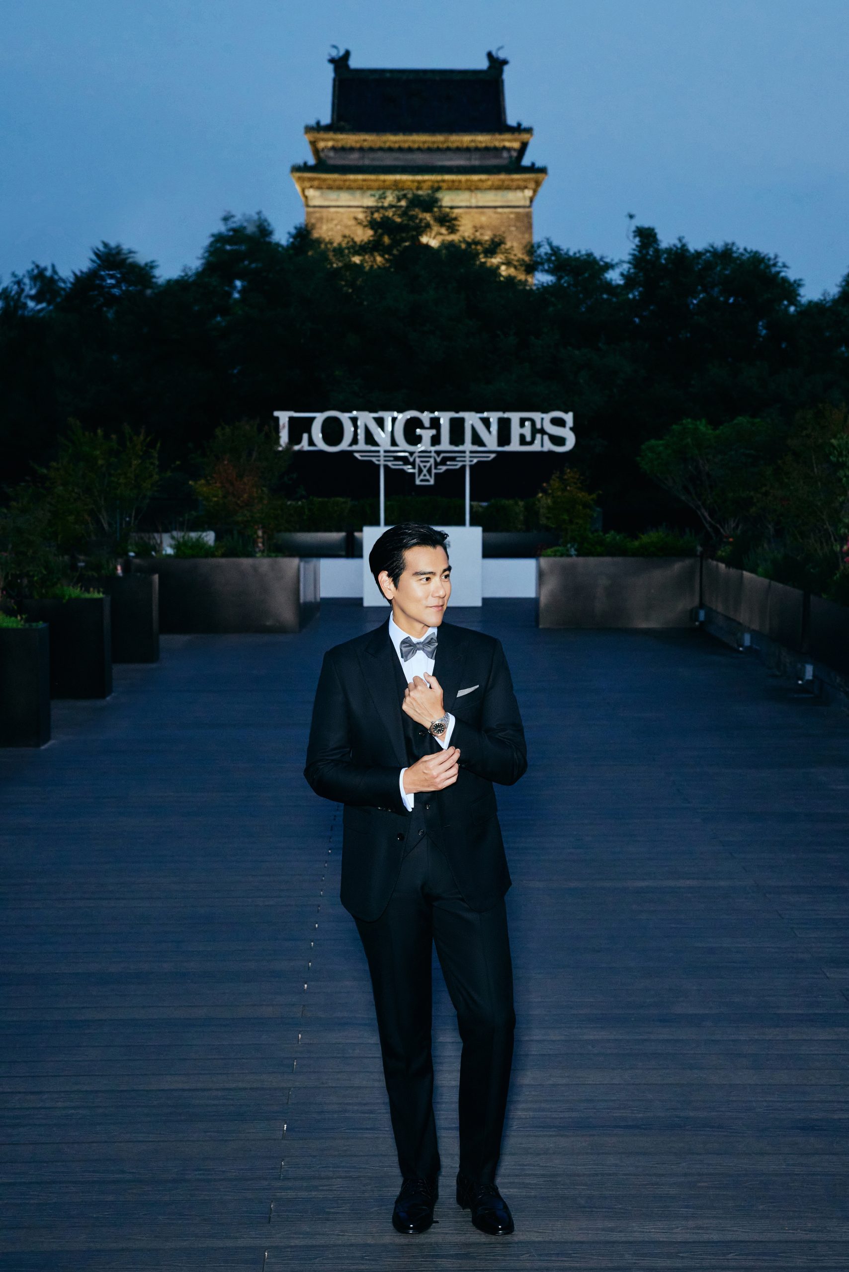 Longines優雅形象大使彭于晏佩戴先行者系列Spirit Zulu Time 1925腕表亮相「What Time Is It There? Spirit Zulu Time 1925先鋒之夜」展覽活動現場。PHOTO/ LONGINES