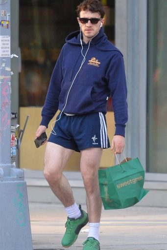超短褲也能型？Paul Mescal， Harry Styles 教你 5 種荷里活男星級穿搭術｜男生超短褲攻略
