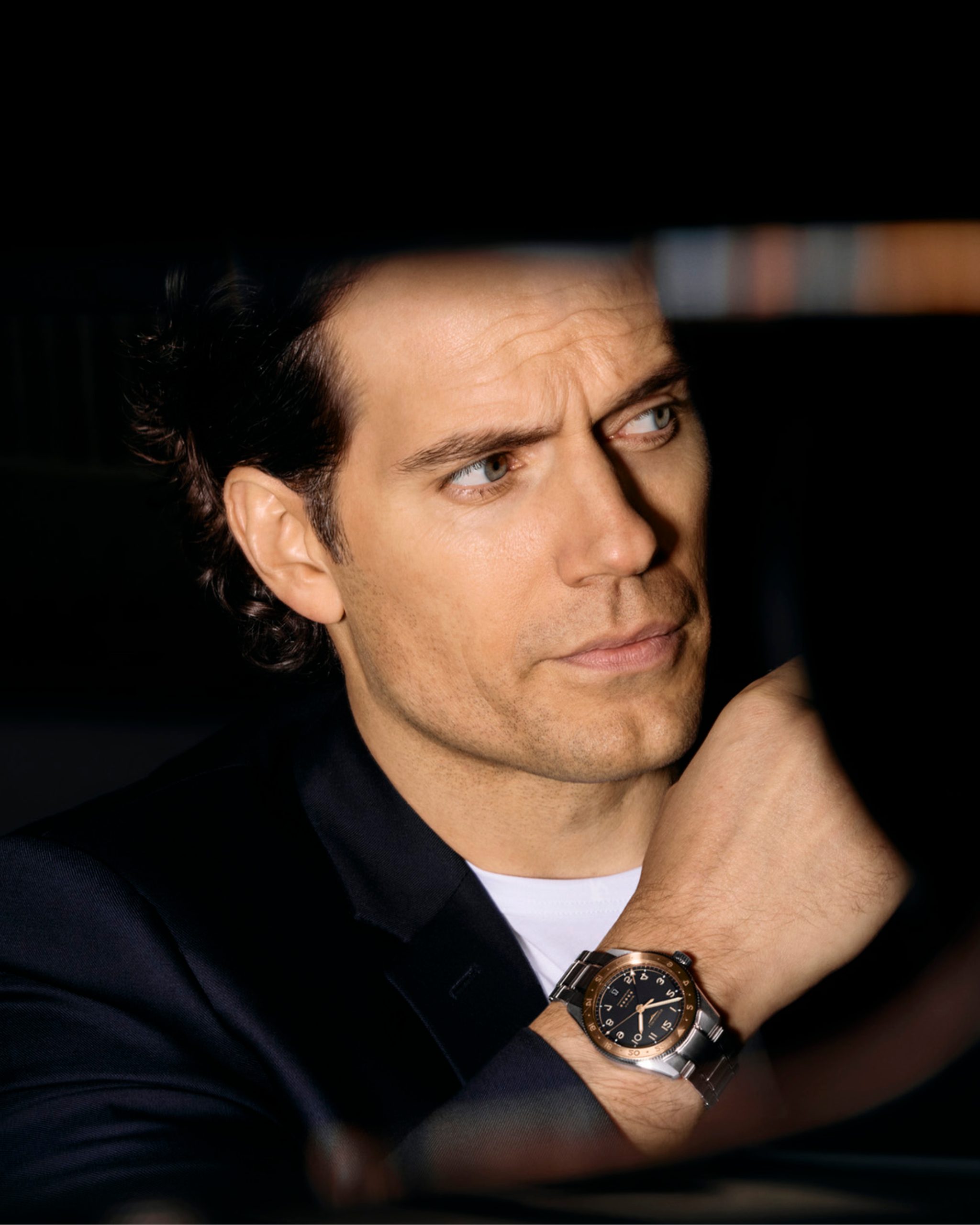 英國演員Henry Cavill於品牌廣告演繹全新Spirit Zulu Time 1925腕錶。PHOTO/ LONGINES