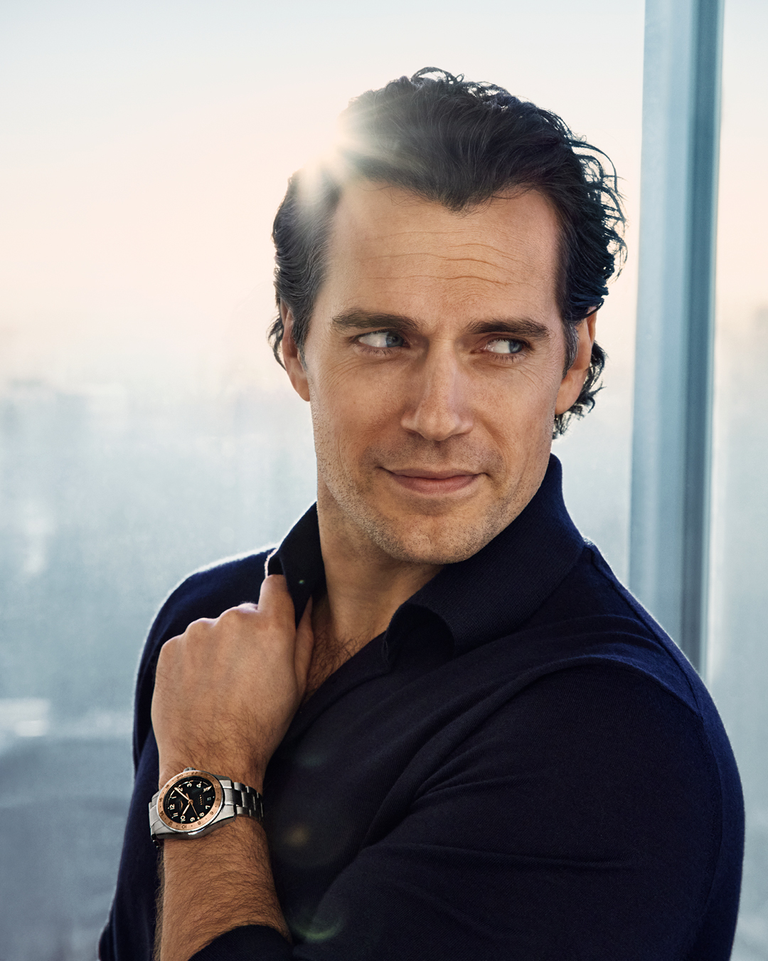 英國演員Henry Cavill於品牌廣告演繹全新Spirit Zulu Time 1925腕錶。PHOTO/ LONGINES
